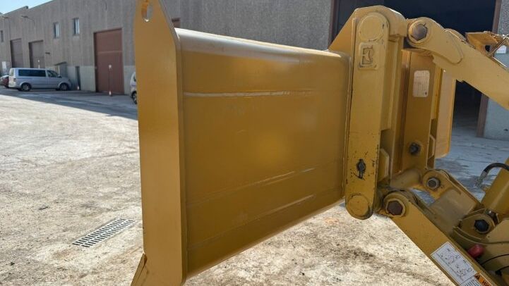 - FULLA DAVANTERA PER A MOTONIVELADORA